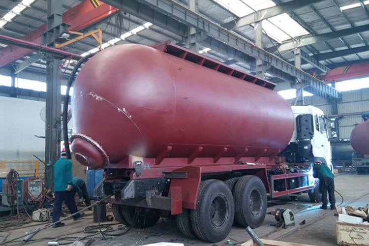 通辽前四后八散装干混砂浆车 草原城市建设的高效工程伙伴